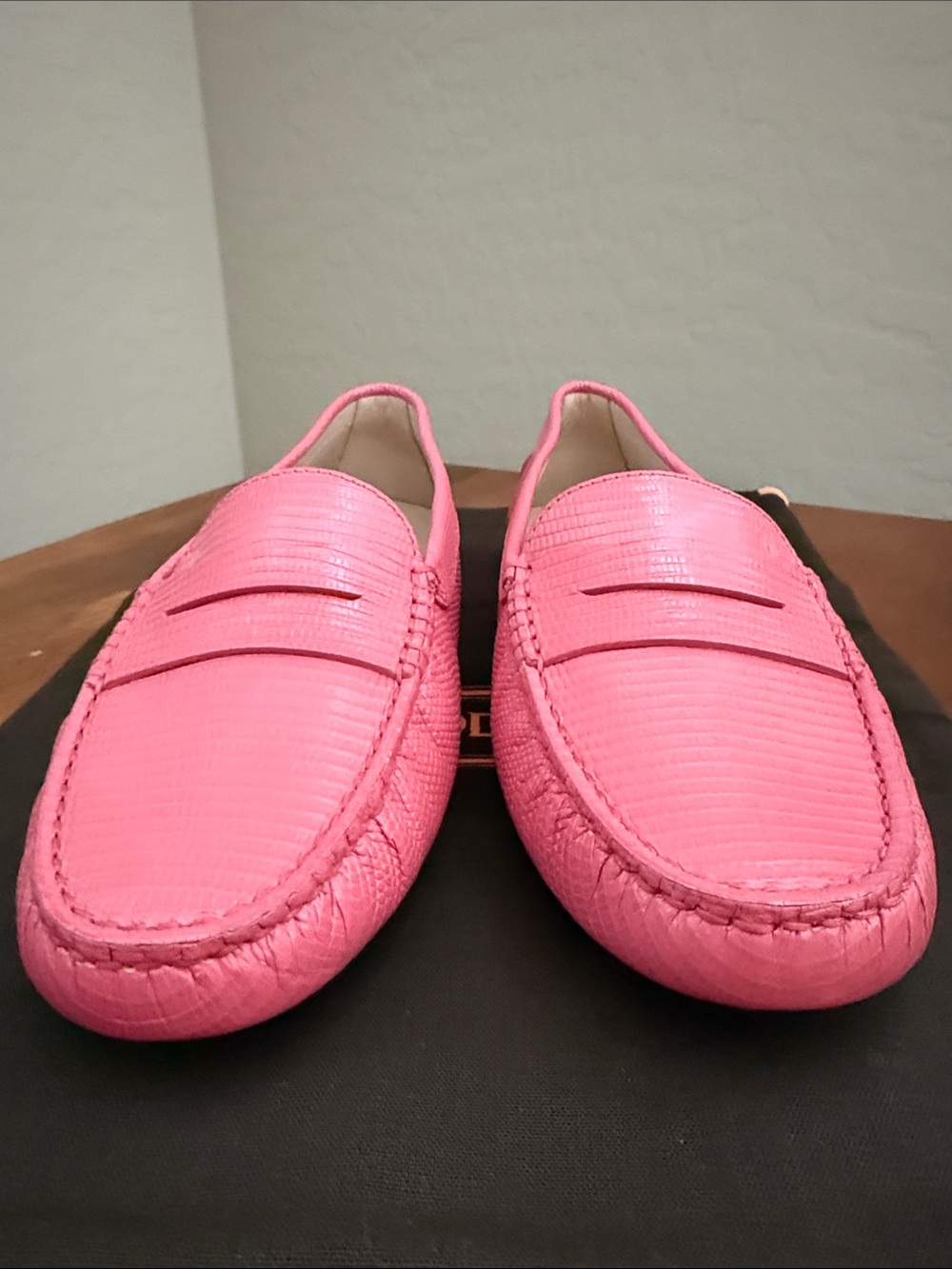 TOD’S Leather Loafer Gommino Driving Shoe in Salmon Sz EU 39 US 8.5-9 - Picture 6 of 13
